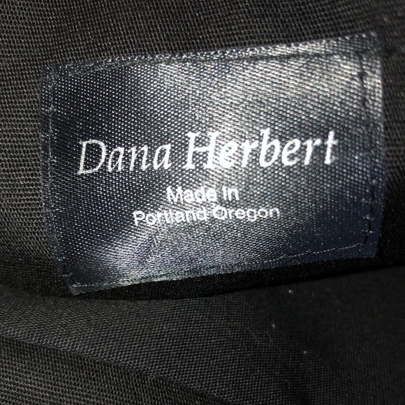 Dana Herbert purse. H 6 1/2 L 13 W 3 - Picture 7 of 8